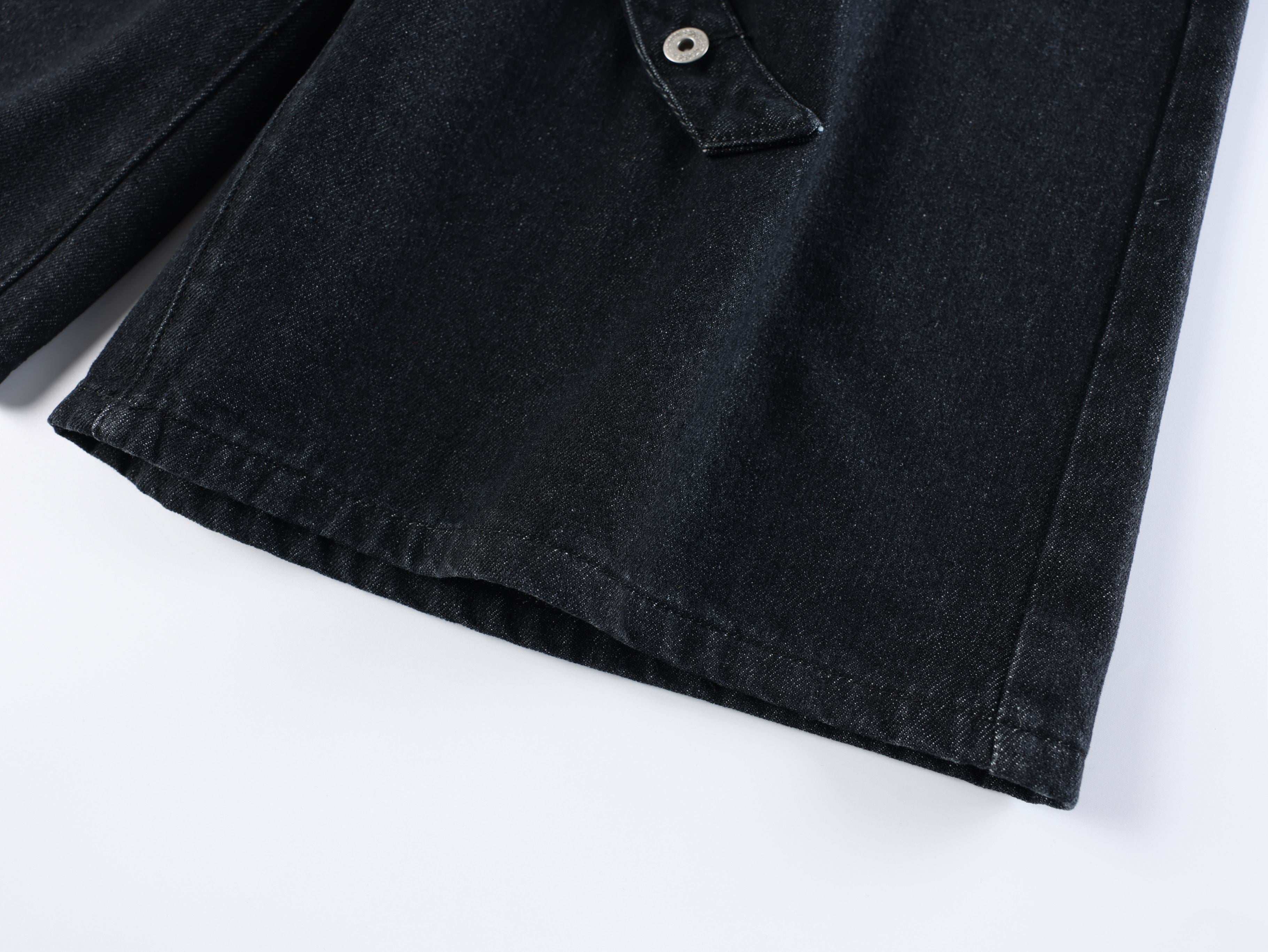 Omirad “Arc Button Wide Denim Shorts”