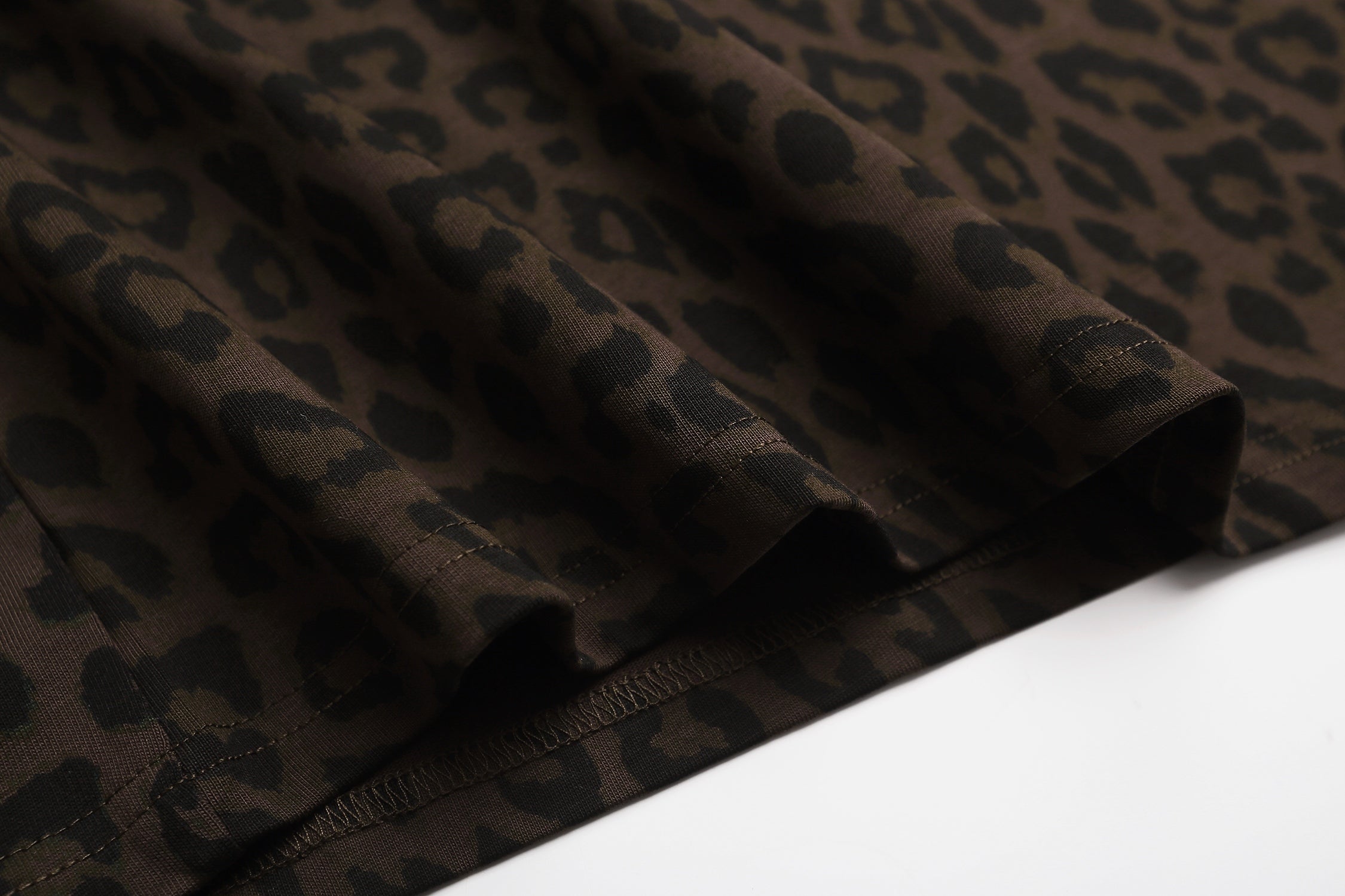 Omirad Leopard Graphic T-Shirt