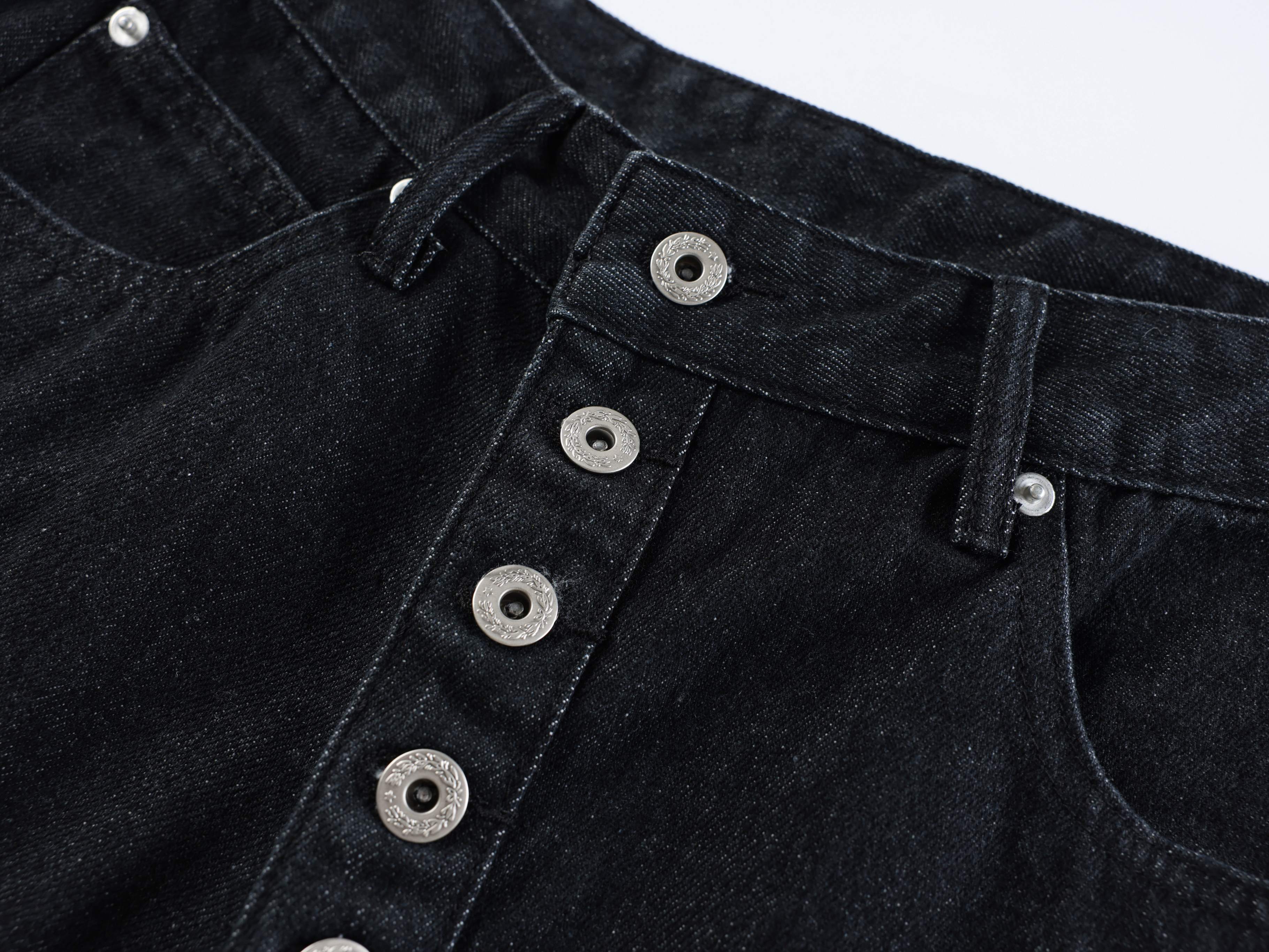 Omirad “Arc Button Wide Denim Shorts”