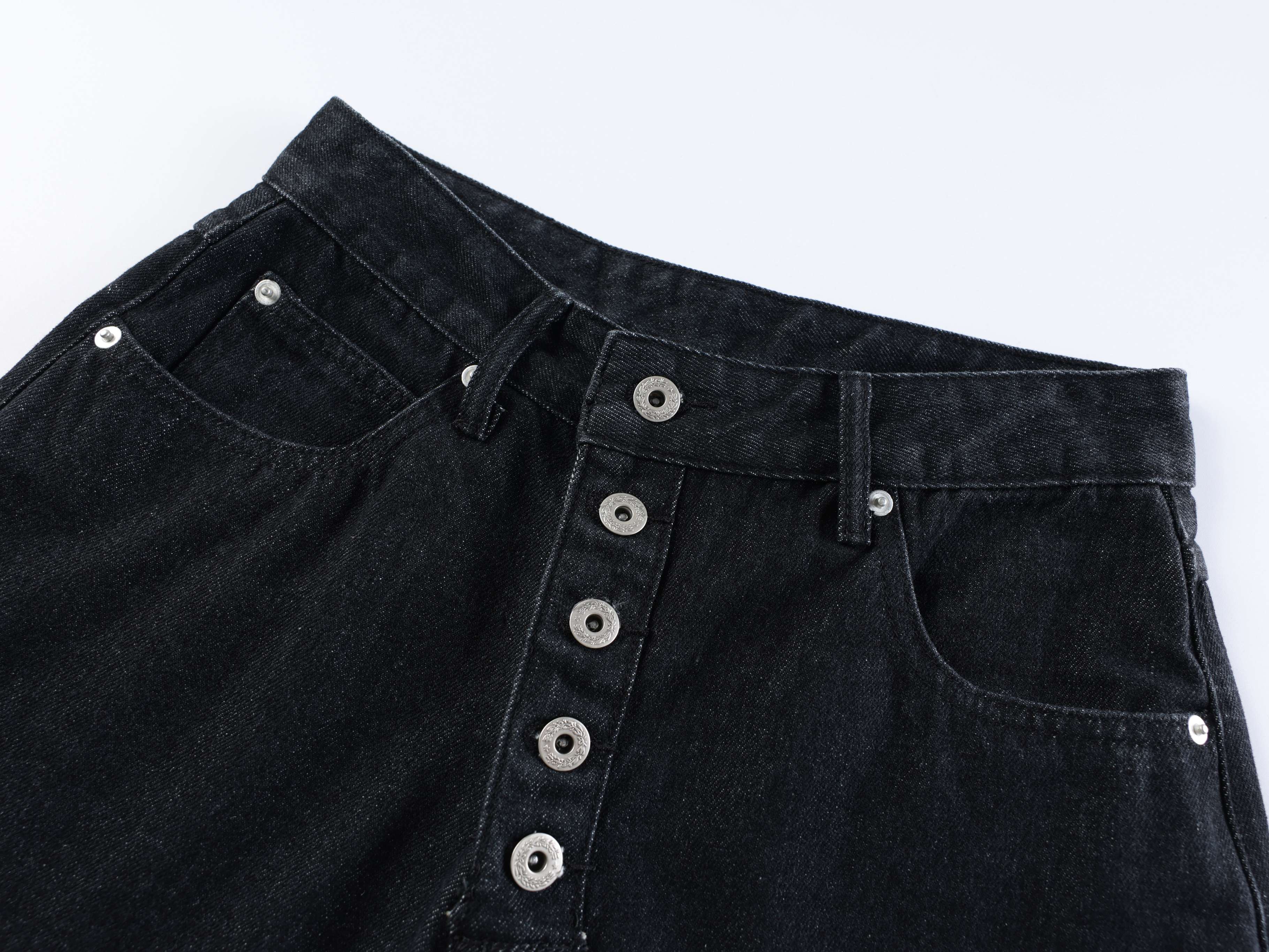 Omirad “Arc Button Wide Denim Shorts”