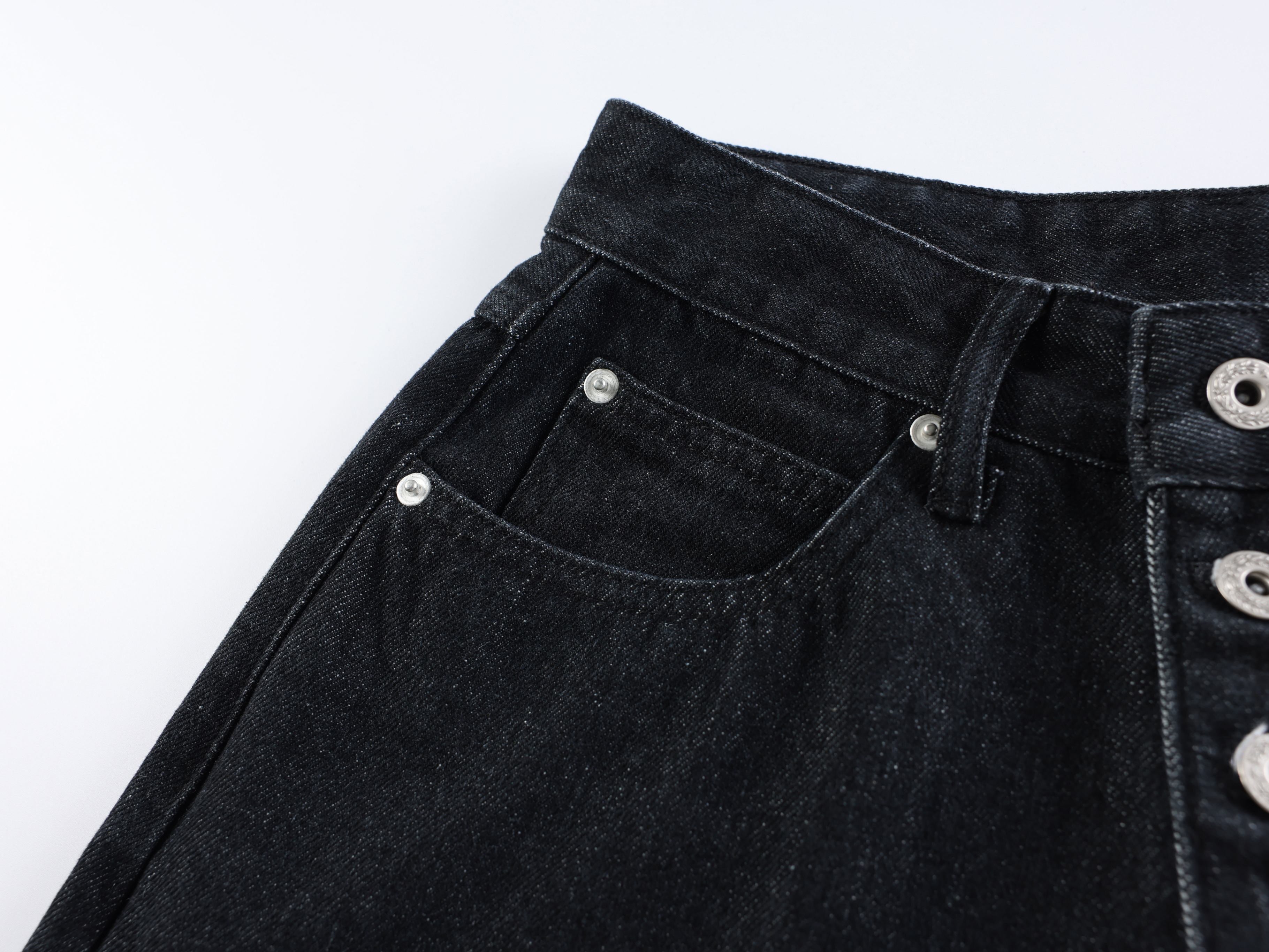Omirad “Arc Button Wide Denim Shorts”