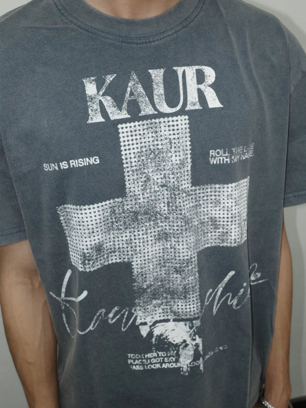 Vintage Distressed Cross Print Heavyweight Unisex T-Shirt