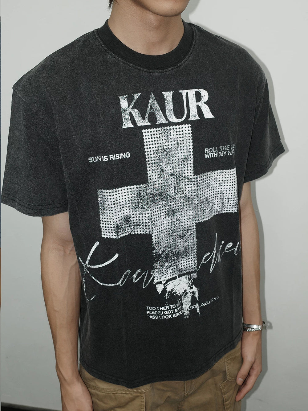 Vintage Distressed Cross Print Heavyweight Unisex T-Shirt