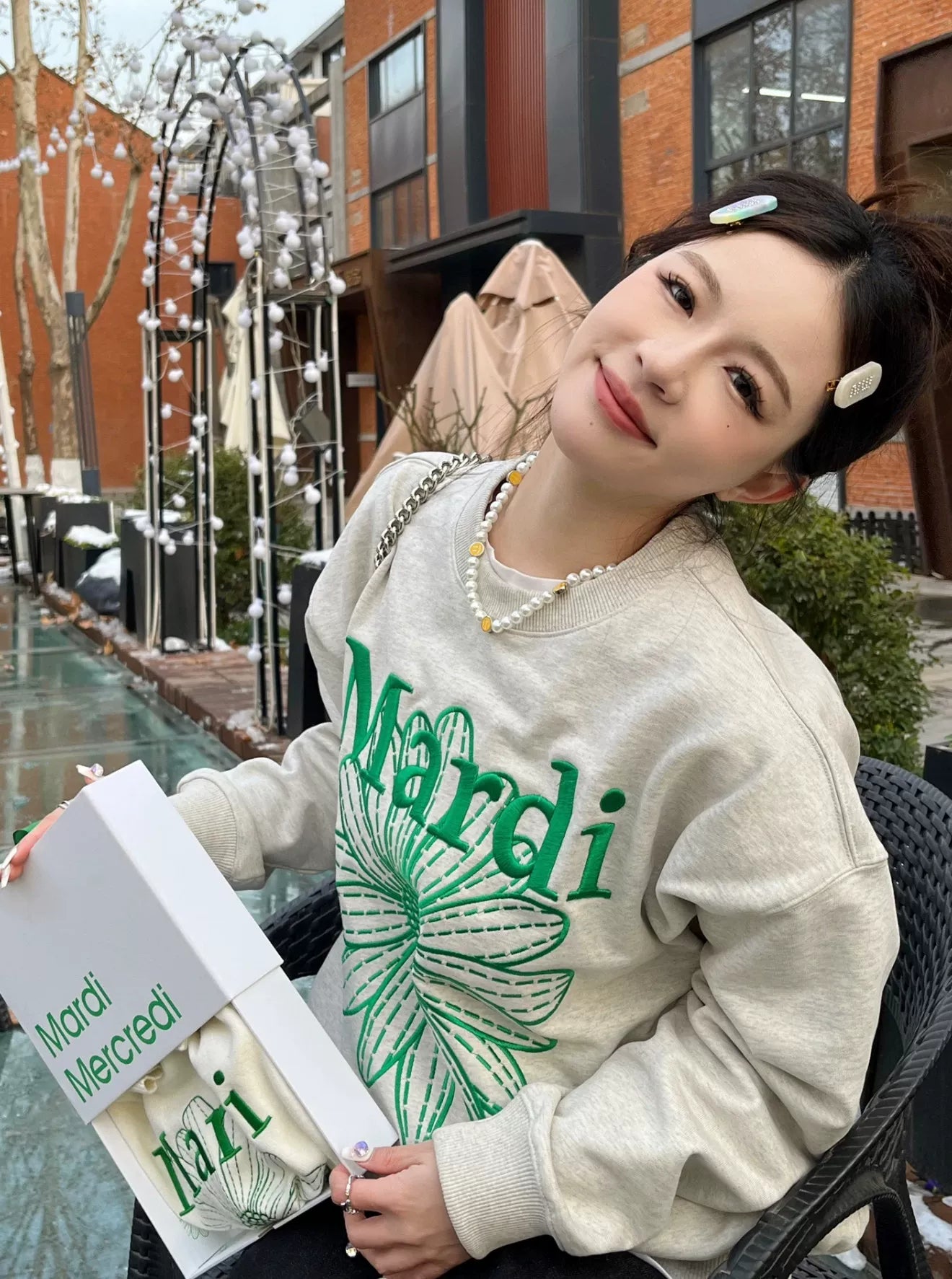 Mardi Embroidered Daisy Flower Autumn Oversized Fleece Sweatshirt